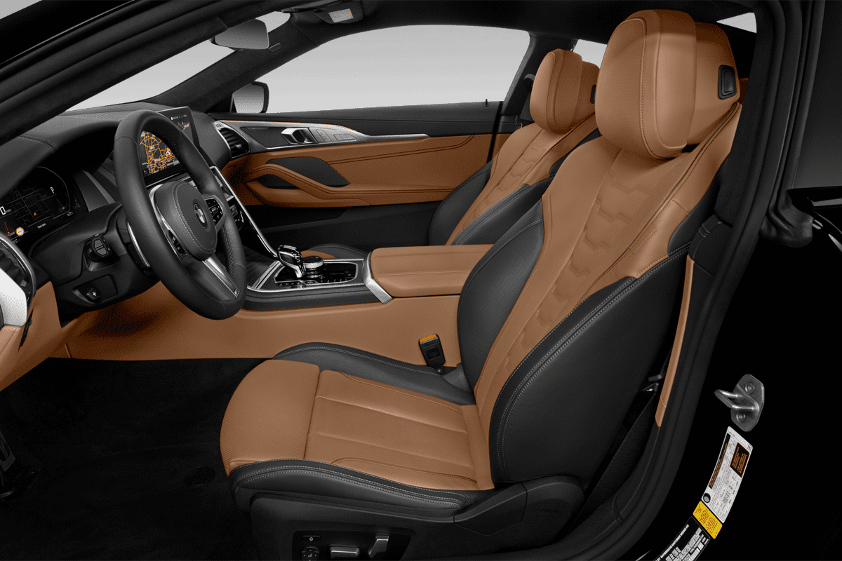 Vordersitze eines BMW 8er Coupé