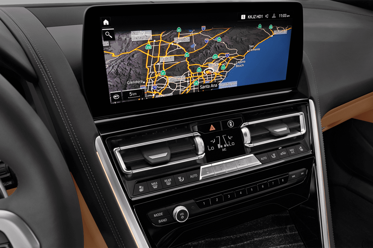 Mittelkonsole eines BMW 8er Coupé