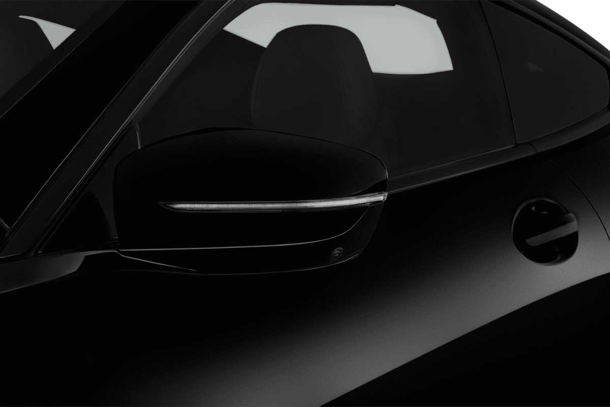 Rückspiegel eines BMW 8er Coupé