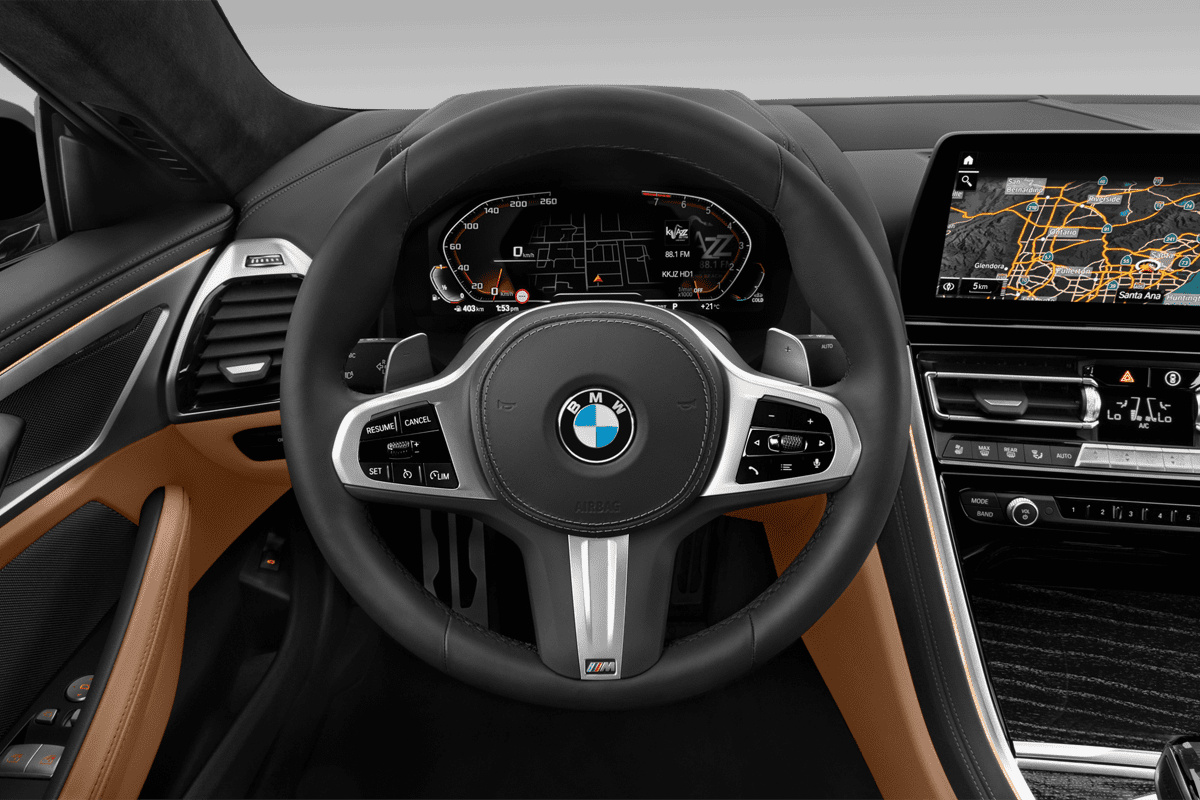 Lenkrad eines BMW 8er Coupé