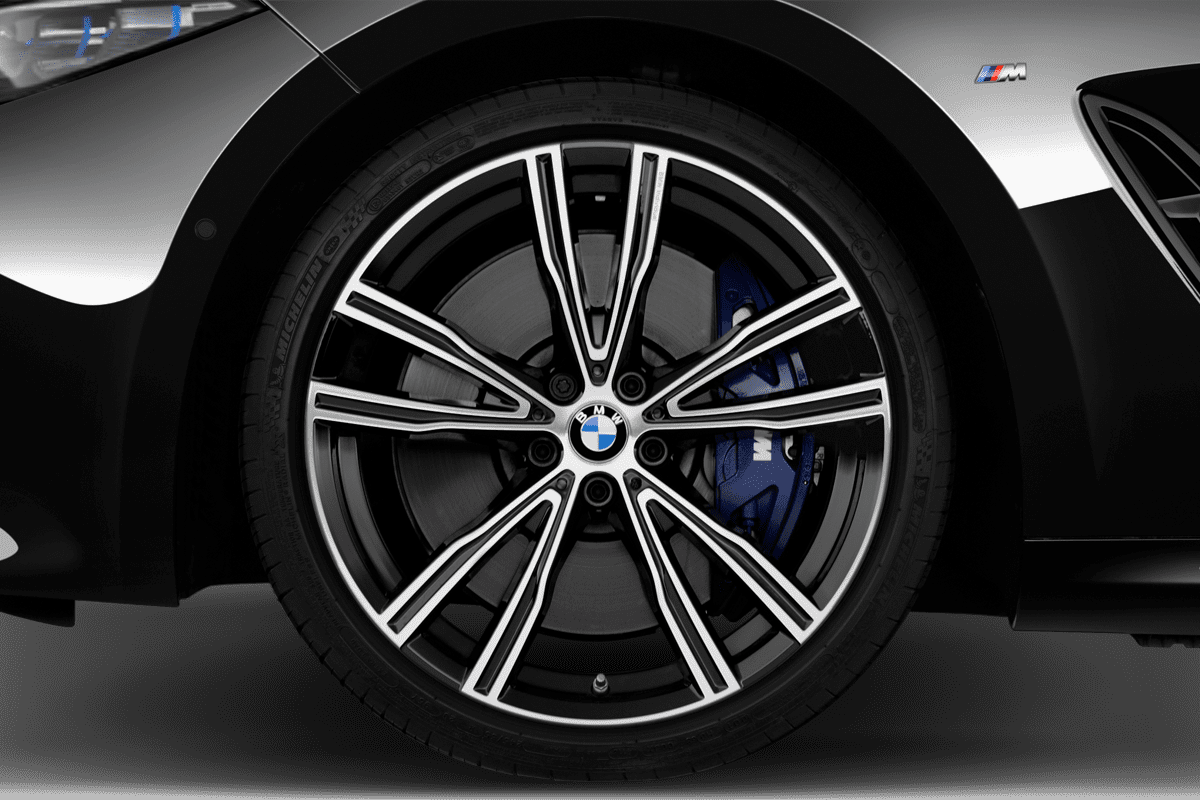 Radkappe oder Felge eines BMW 8er Cabriolet