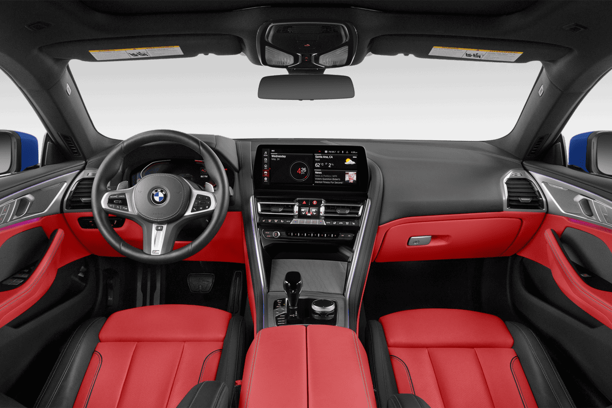 Armaturenbrett eines BMW 8er Gran Coupé