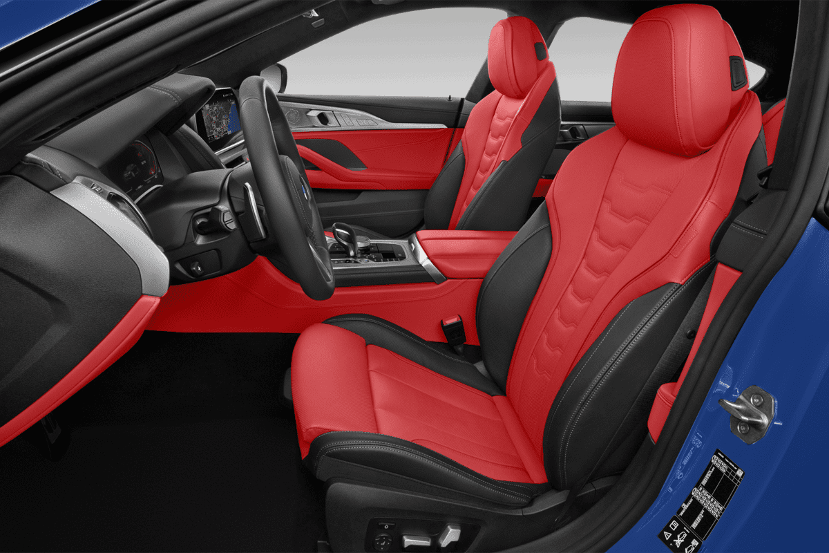 Vordersitze eines BMW 8er Gran Coupé