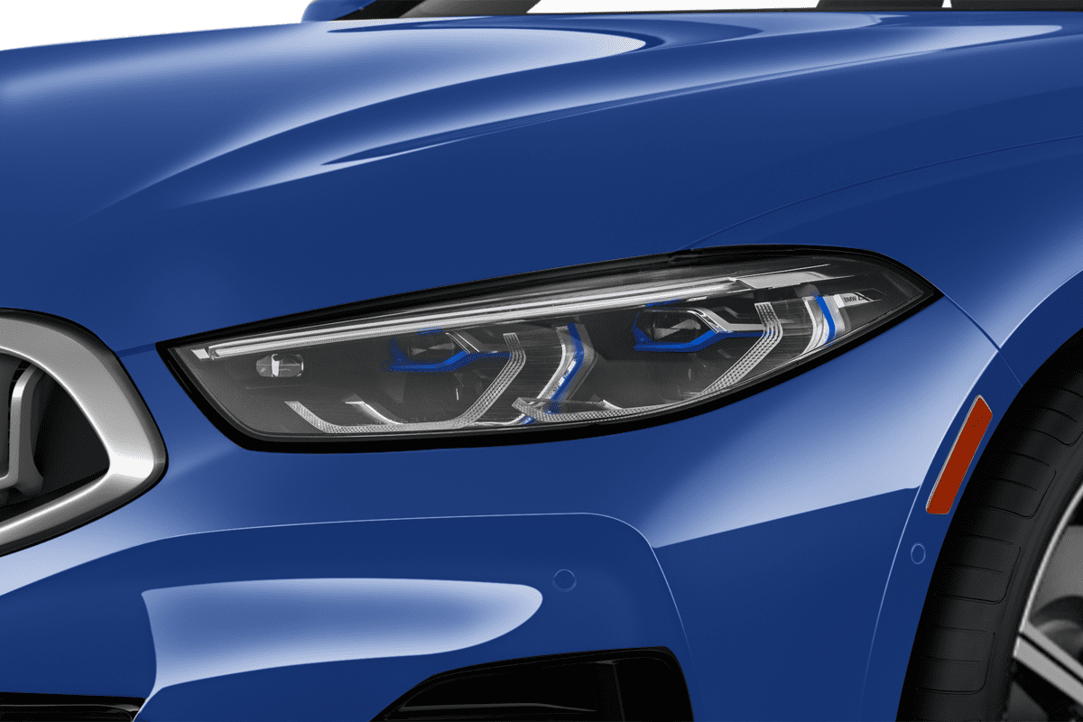 Frontscheinwerfer eines BMW 8er Gran Coupé