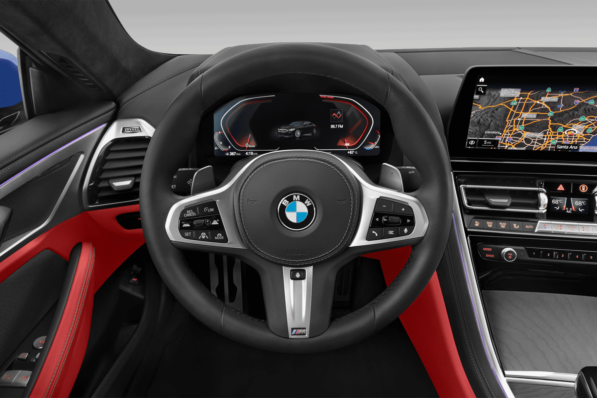 Lenkrad eines BMW 8er Gran Coupé