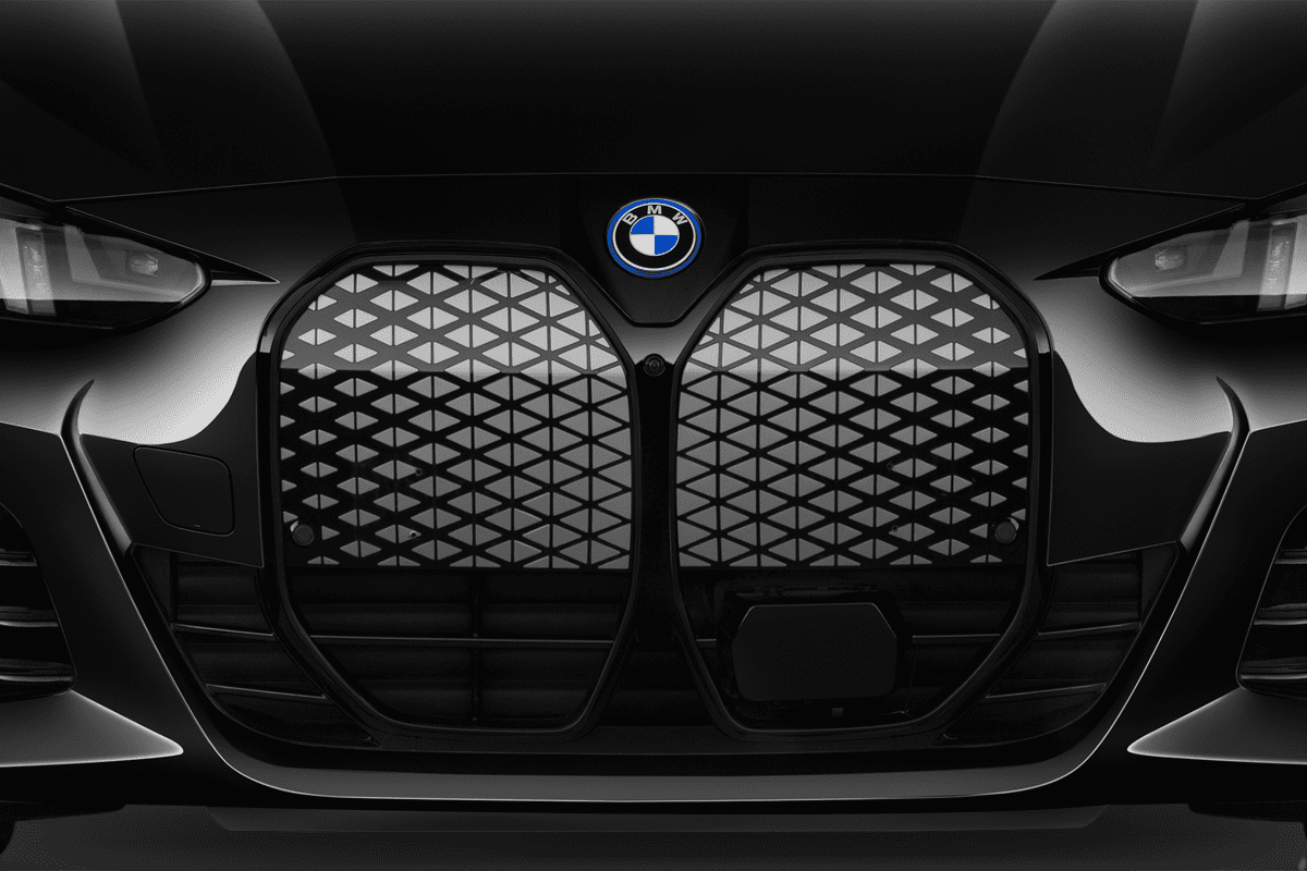 Kühlergrill eines BMW i4