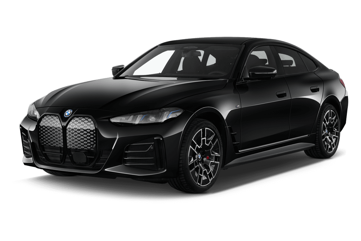 Schräge Frontansicht eines BMW i4, freigestellt