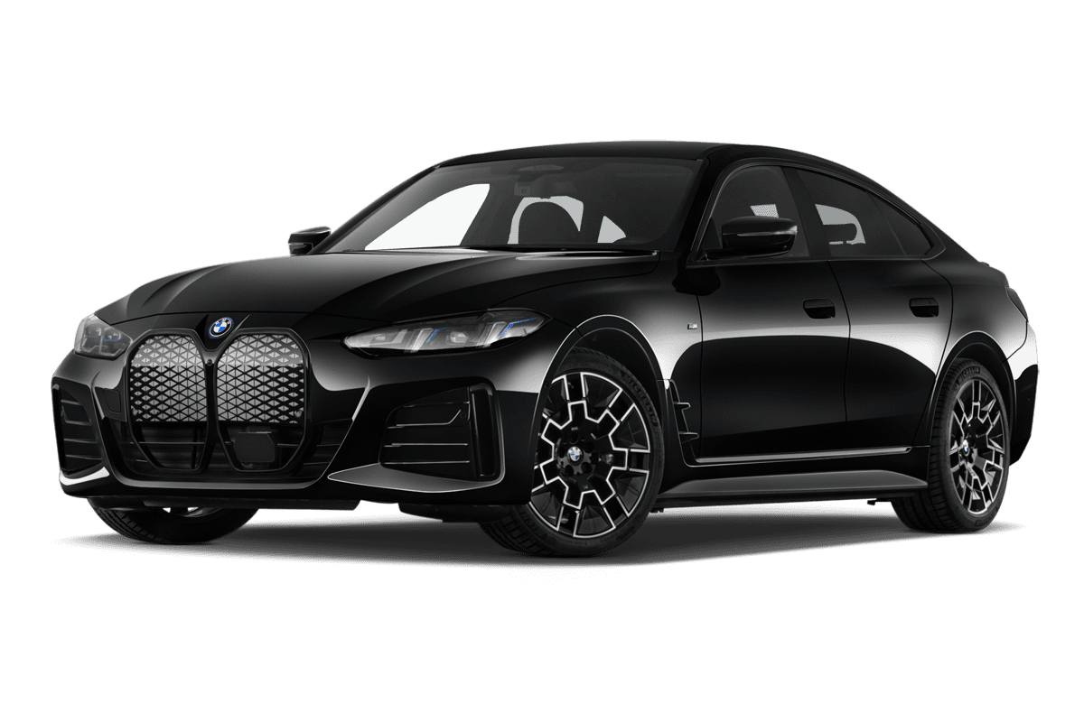 Tiefe, schräge Heckansicht eines BMW i4, freigestellt