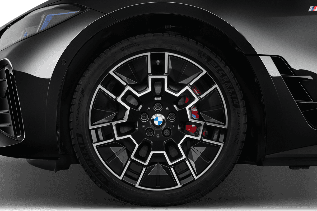 Radkappe oder Felge eines BMW i4