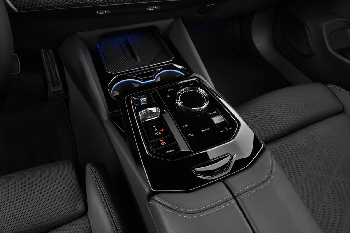 Schaltknüppel eines BMW i5 Limousine