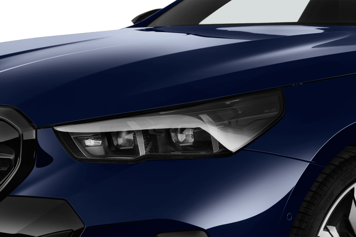 Frontscheinwerfer eines BMW i5 Touring