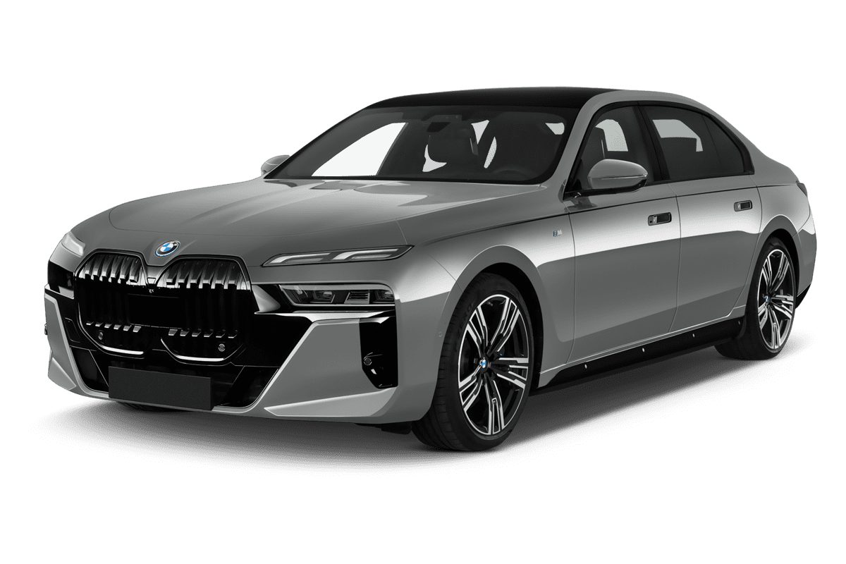 Schräge Frontansicht eines BMW i7, freigestellt