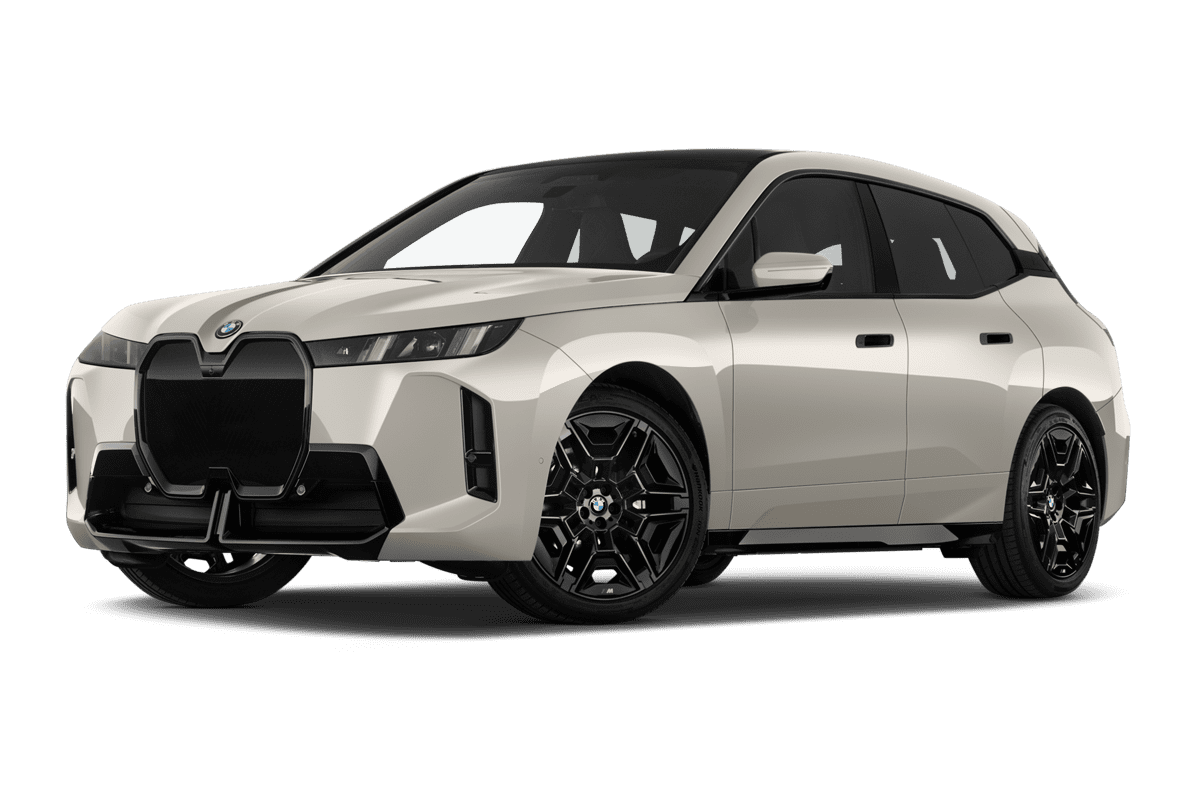 Tiefe, schräge Heckansicht eines BMW iX, freigestellt
