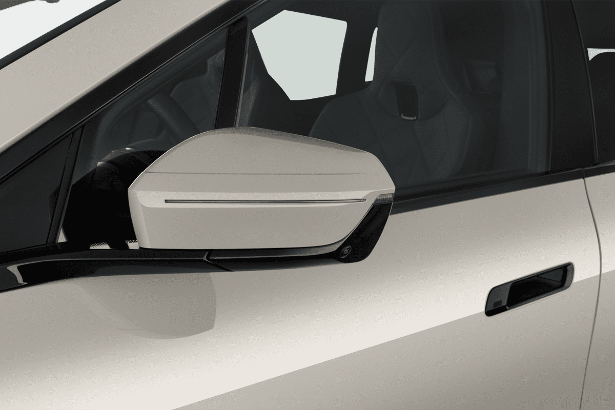 Rückspiegel eines BMW iX
