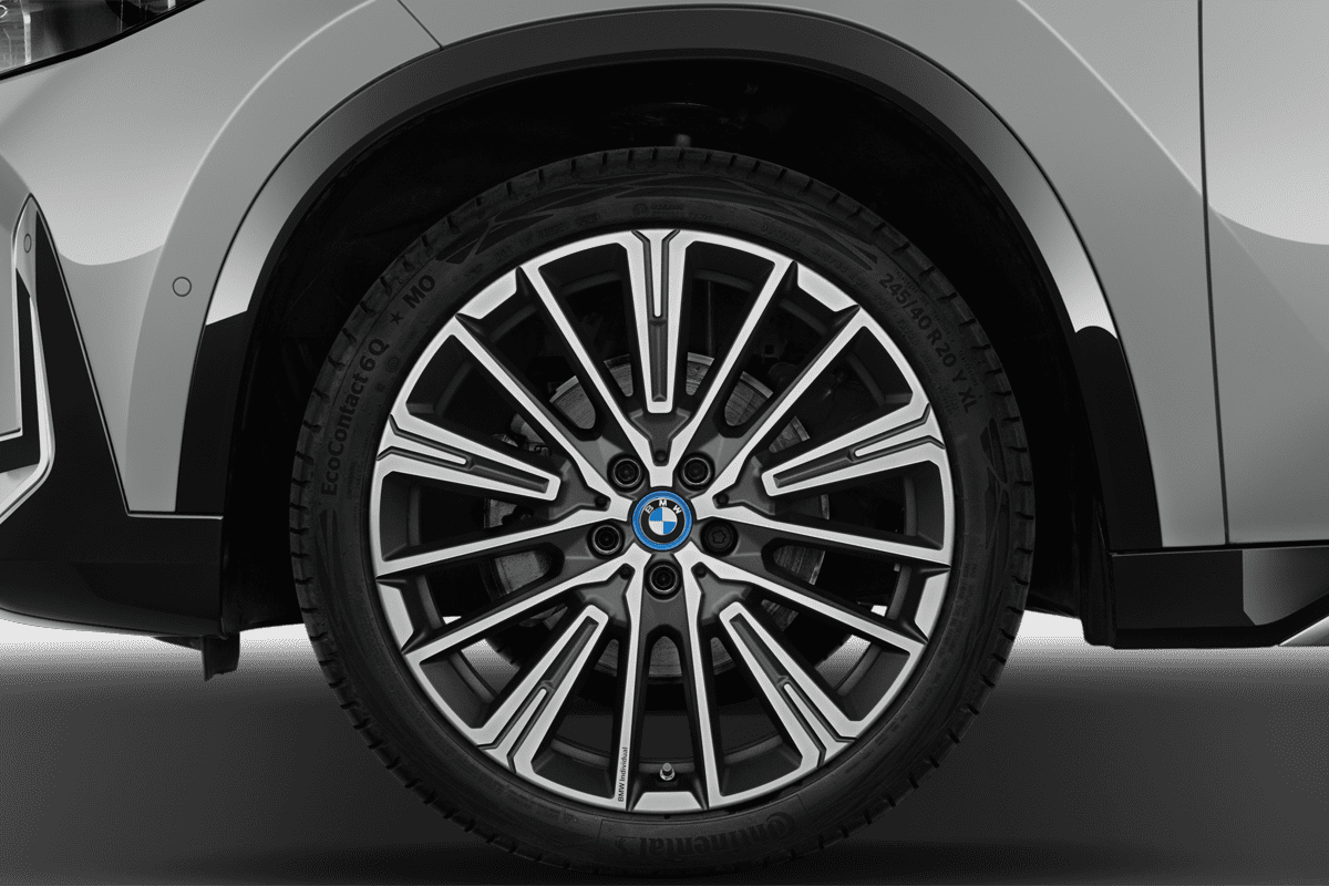 Radkappe oder Felge eines BMW iX1