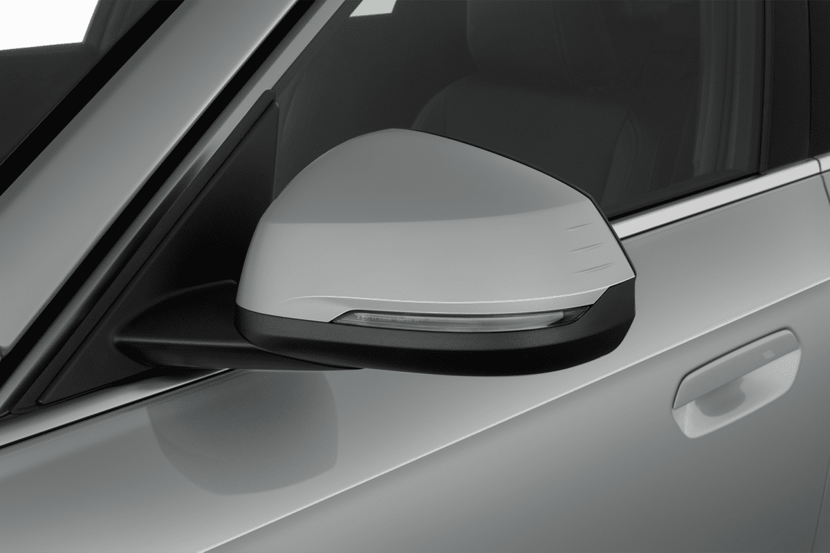 Rückspiegel eines BMW iX1