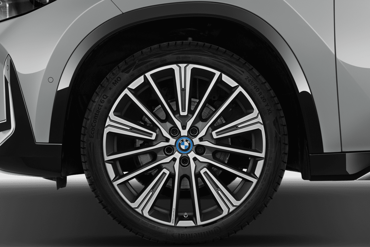 Radkappe oder Felge eines BMW iX1