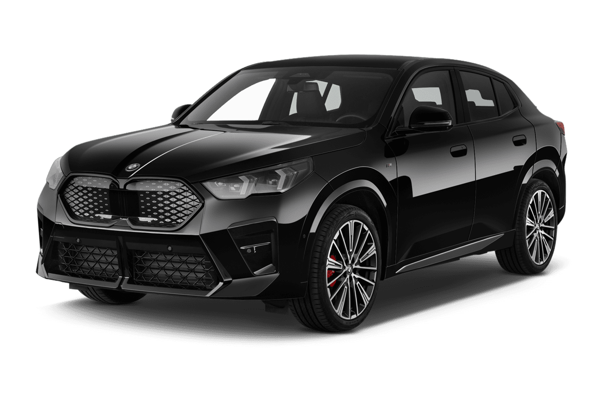 Schräge Frontansicht eines BMW iX2, freigestellt