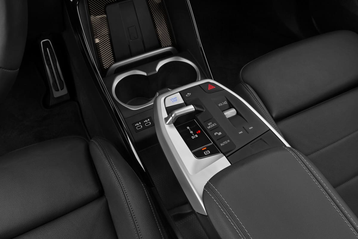 Schaltknüppel eines BMW iX2