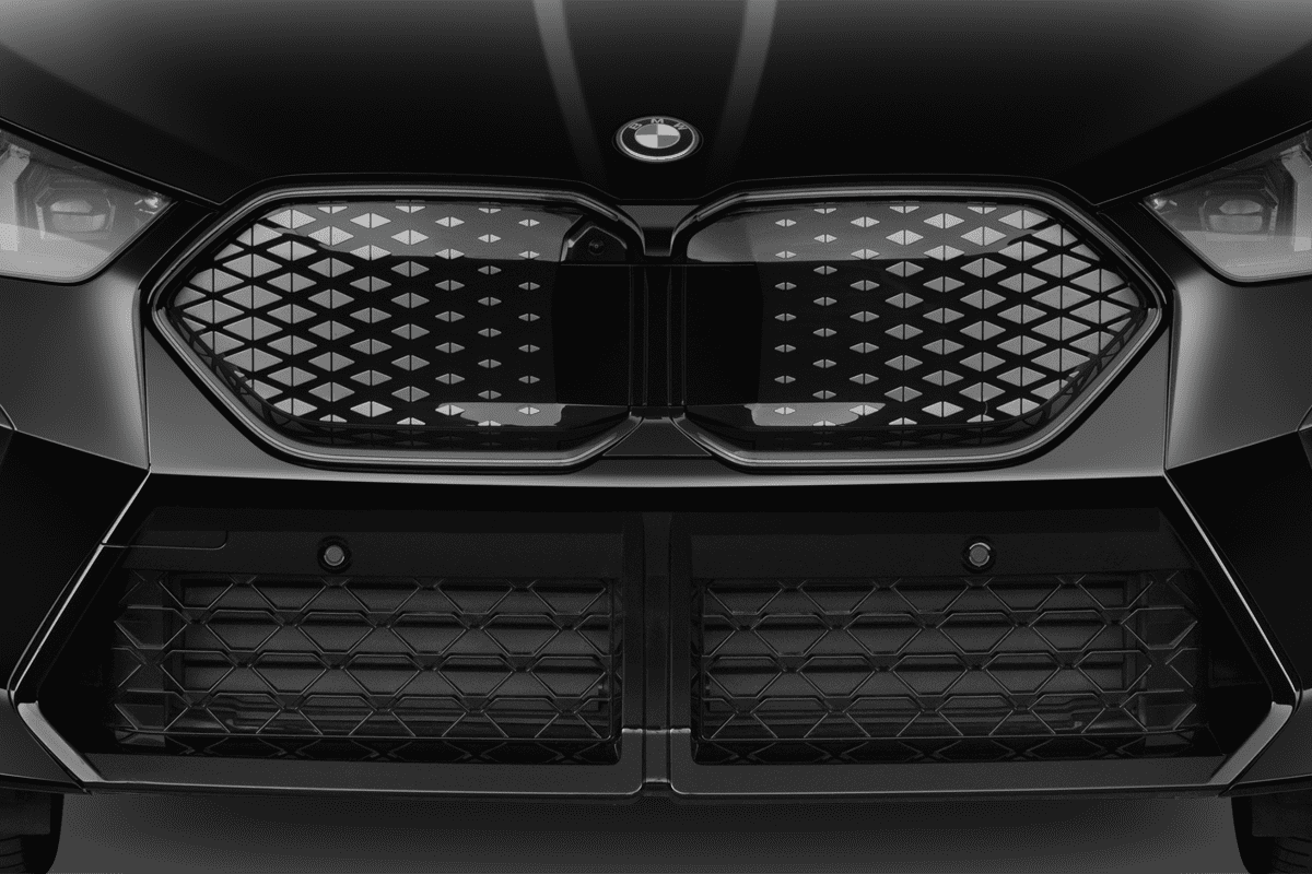 Kühlergrill eines BMW iX2