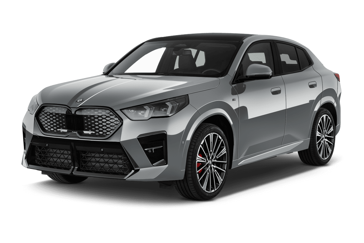 Schräge Frontansicht auf einen BMW ix2, freigestellt
