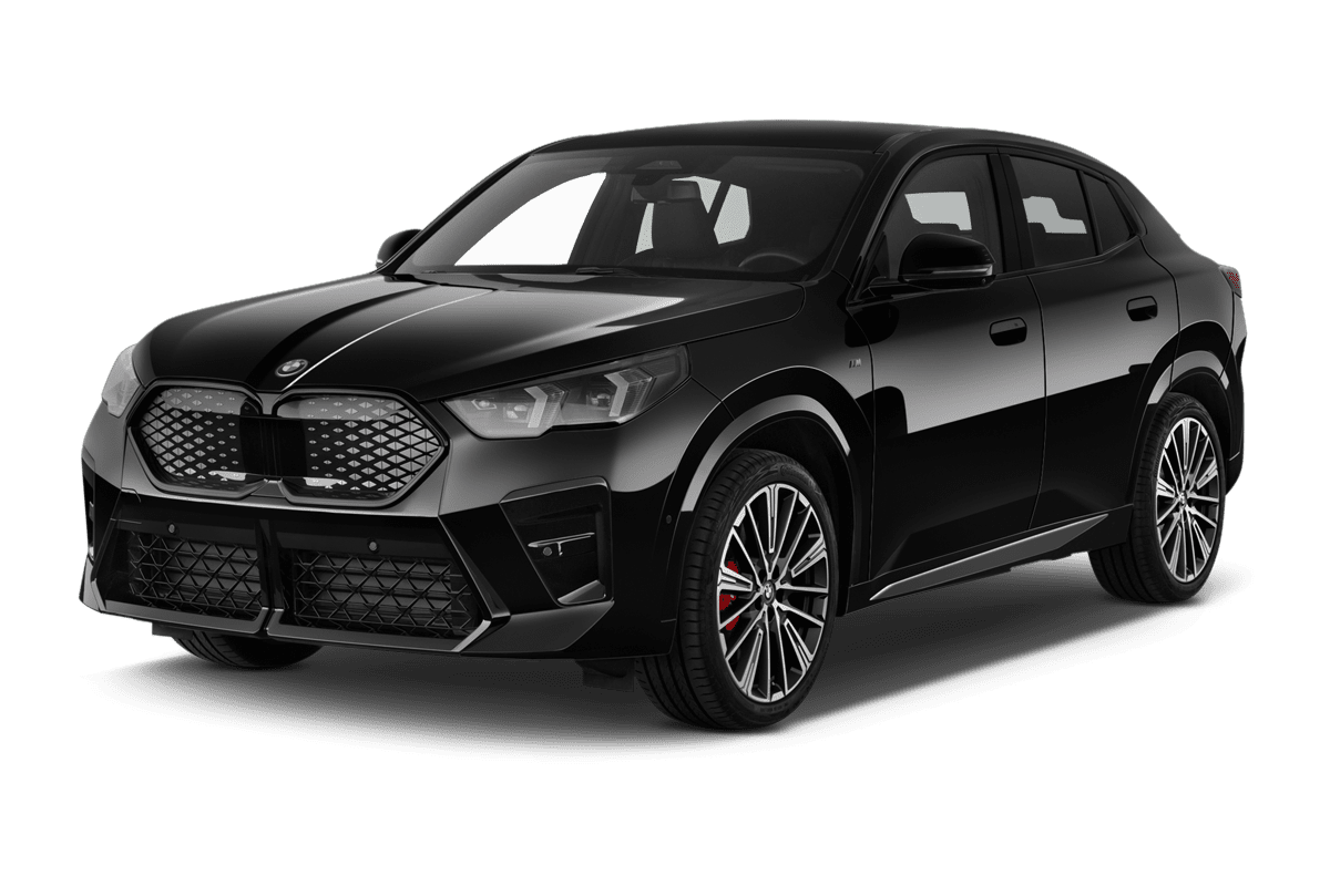 Schräge Frontansicht eines BMW iX2, freigestellt