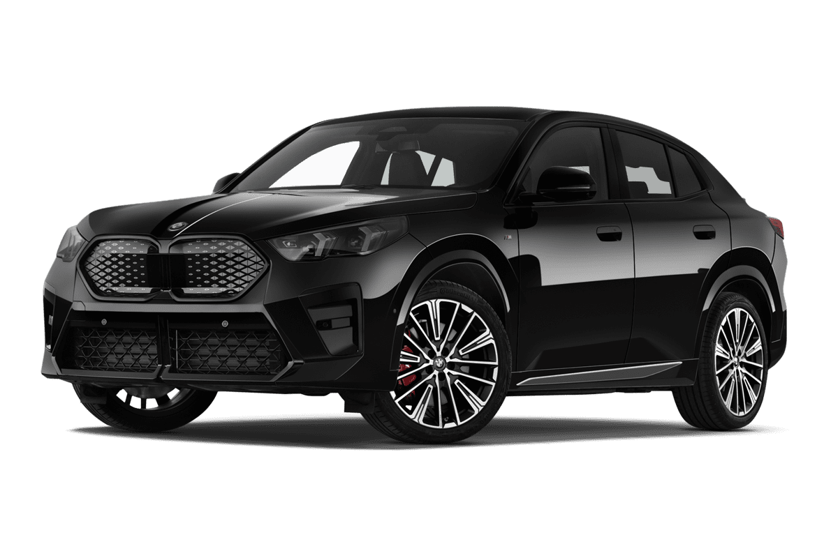 Tiefe, schräge Heckansicht eines BMW iX2, freigestellt