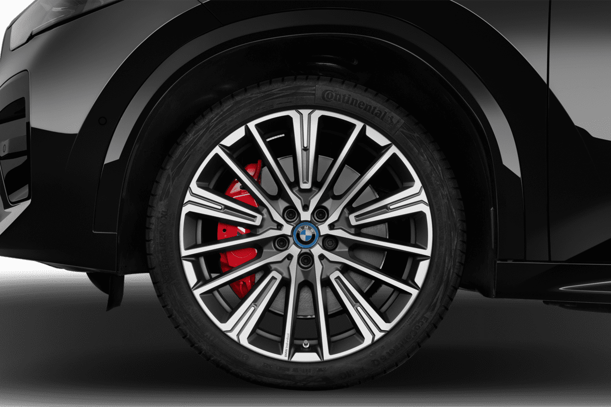 Radkappe oder Felge eines BMW iX2