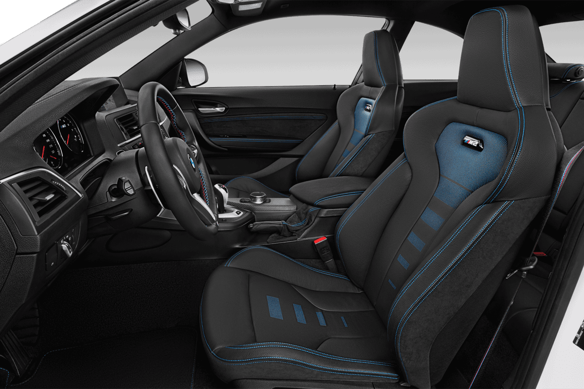 Vordersitze eines BMW M2 Competition