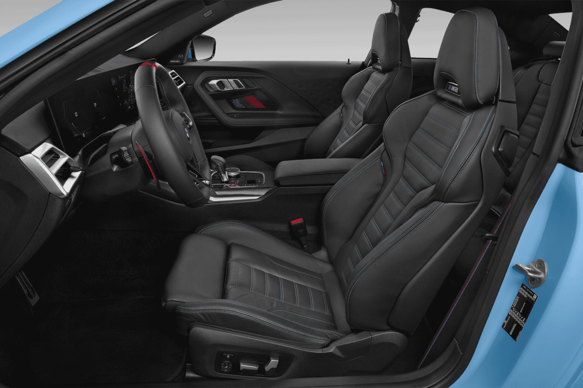 Vordersitze eines BMW M2 Coupé 