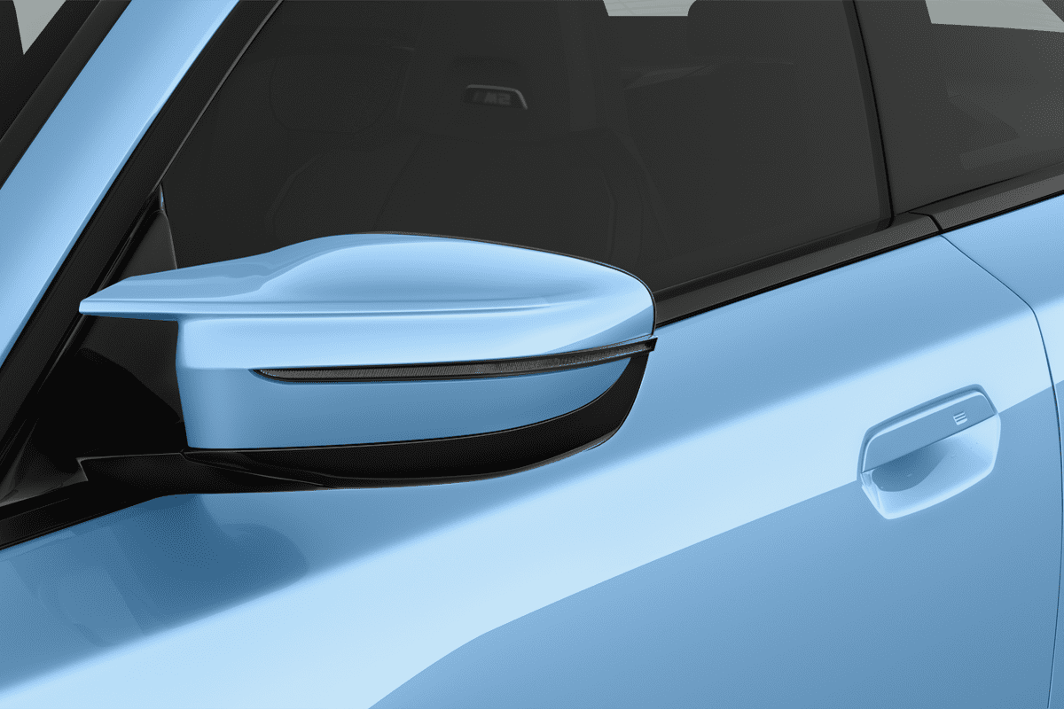 Rückspiegel eines BMW M2 Coupé 