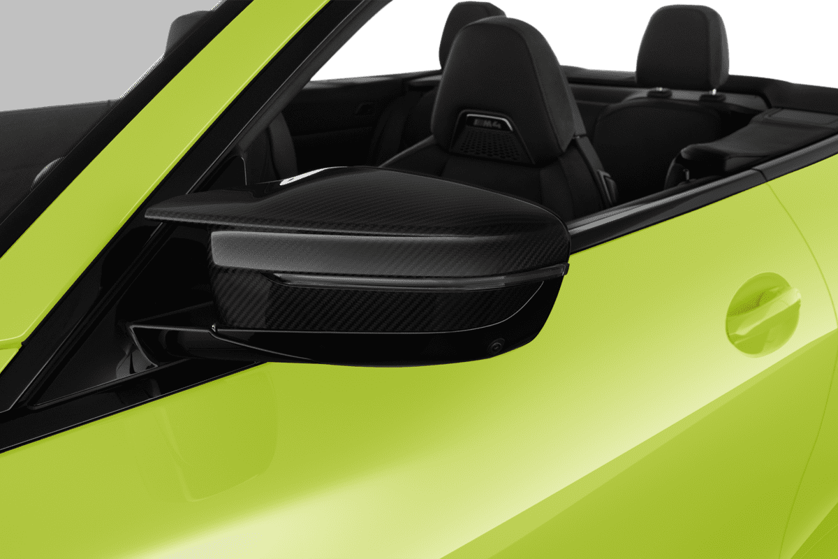 Rückspiegel eines BMW M4 Cabrio 
