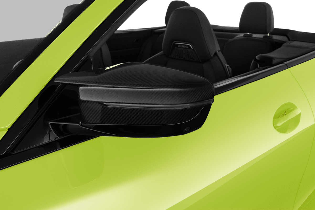Rückspiegel eines BMW M4 Cabrio 