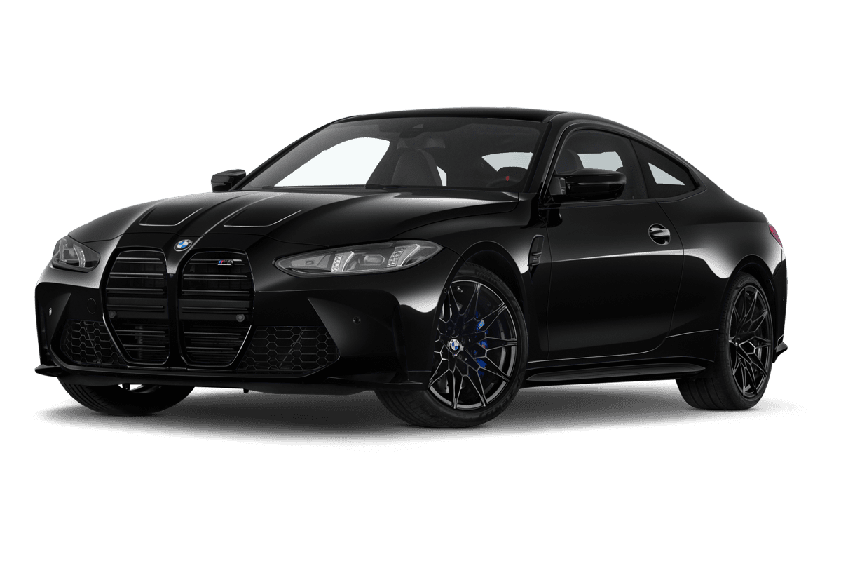 Tiefe, schräge Heckansicht eines BMW M4 Coupé, freigestellt