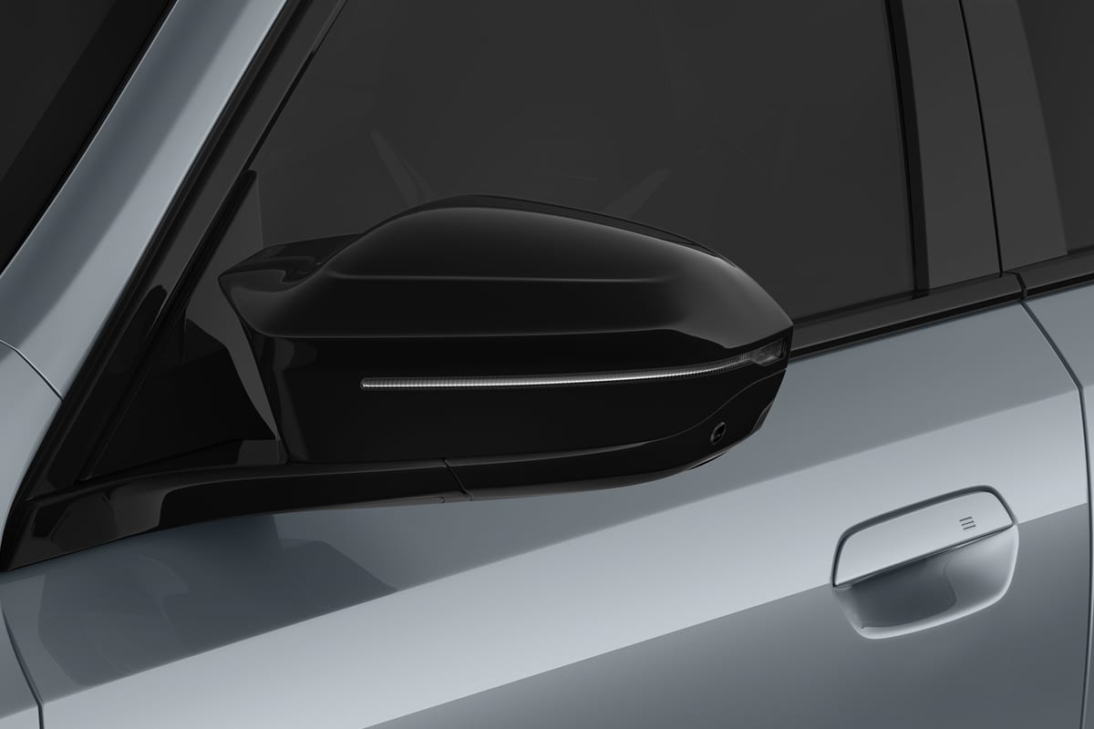 Rückspiegel eines BMW M5