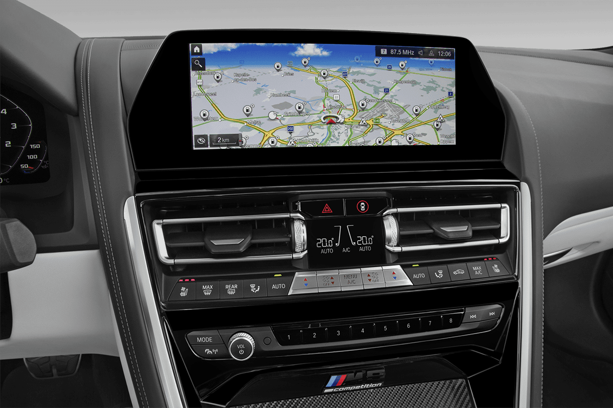 Mittelkonsole eines BMW M8 Cabrio