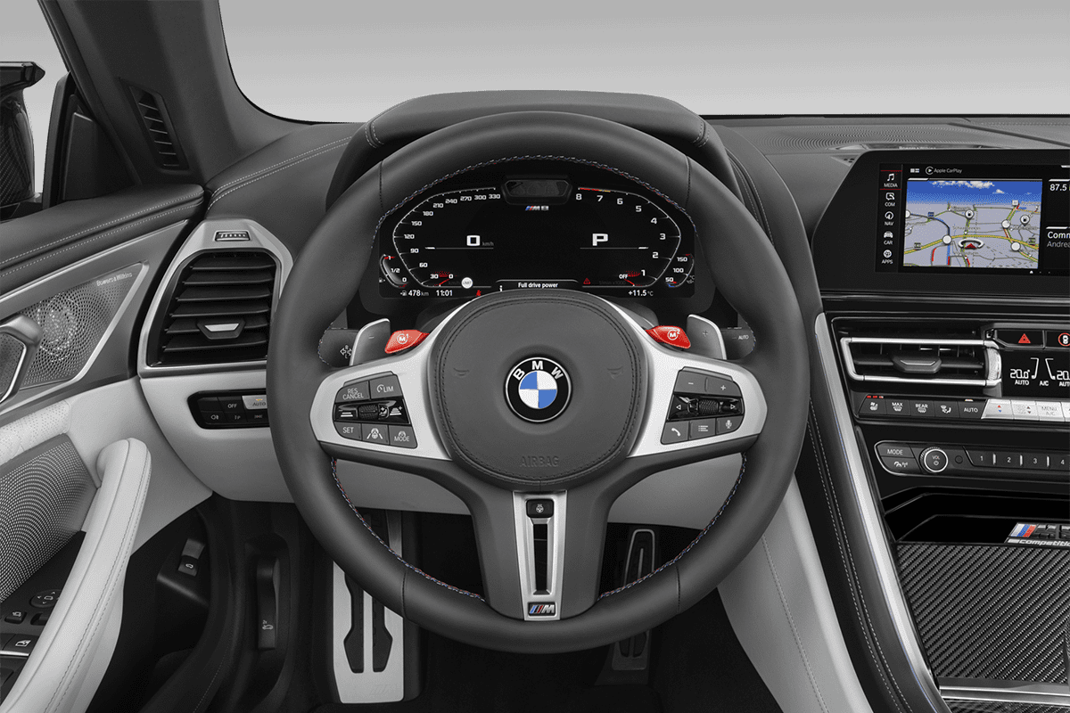 Lenkrad eines BMW M8 Cabrio