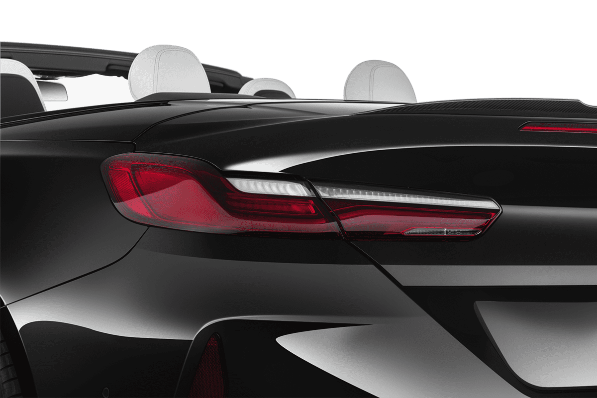 Heckleuchten eines BMW M8 Cabrio
