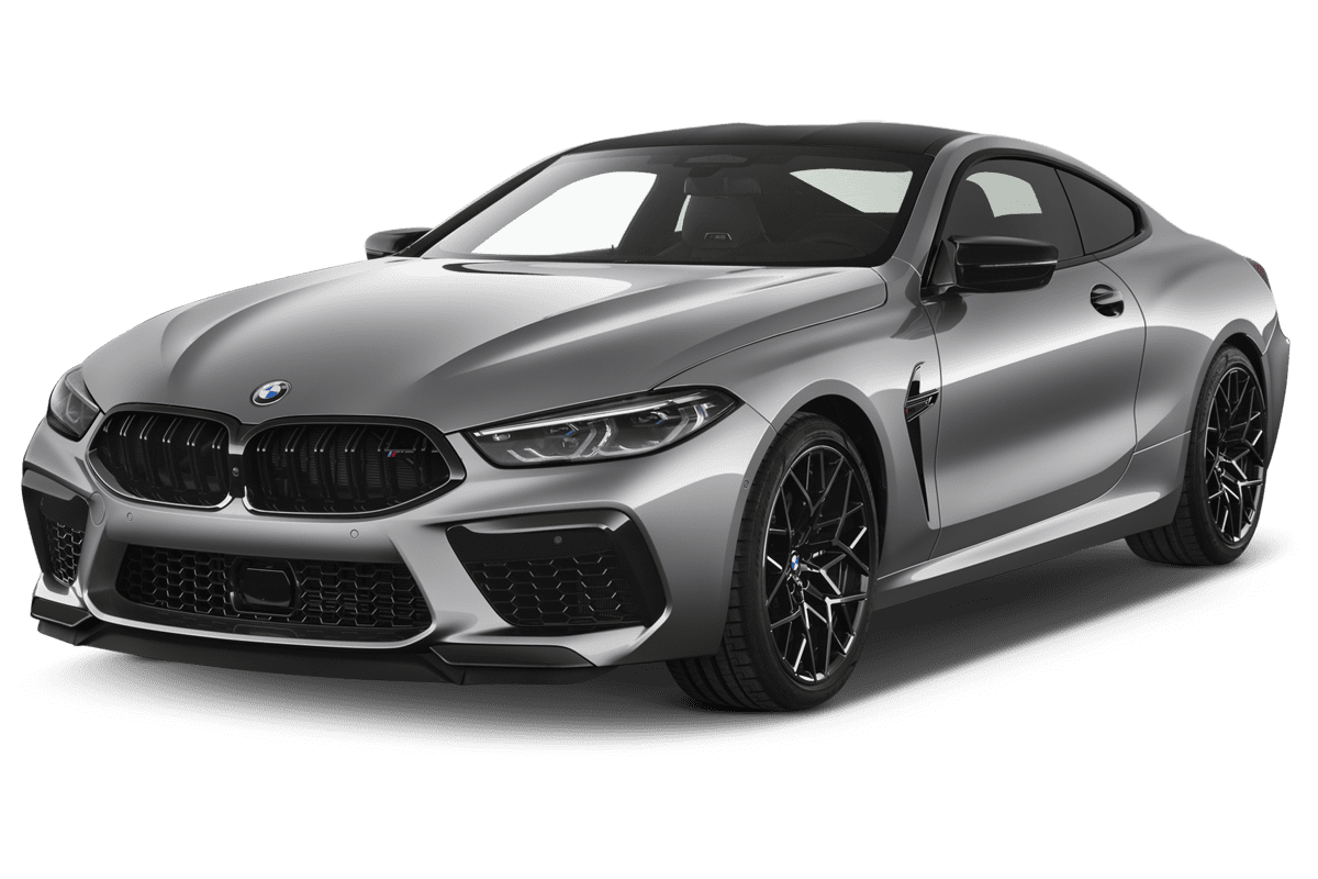 Schräge Frontansicht eines BMW M8 Coupé, freigestellt