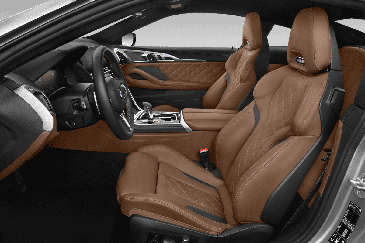 Vordersitze eines BMW M8 Coupé
