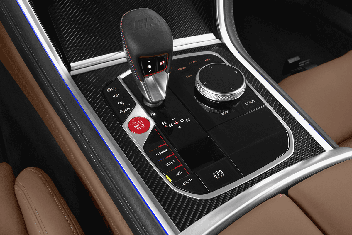 Schaltknüppel eines BMW M8 Coupé