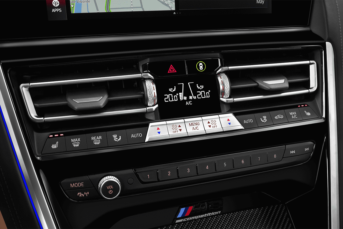 Klimasteuerung eines BMW M8 Coupé