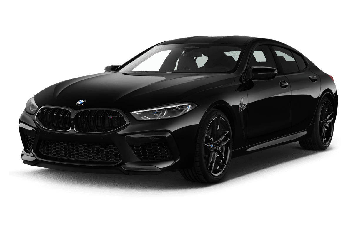 Schräge Frontansicht eines BMW M8 Gran Coupé, freigestellt