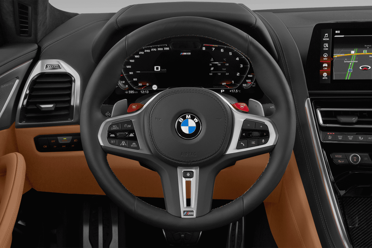 Lenkrad eines BMW M8 Gran Coupé