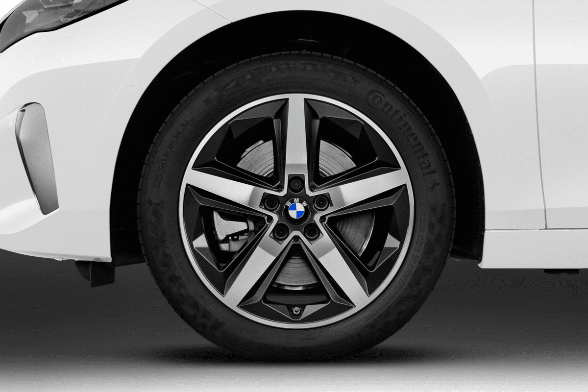 Radkappe oder Felge eines BMW 2er Active Tourer