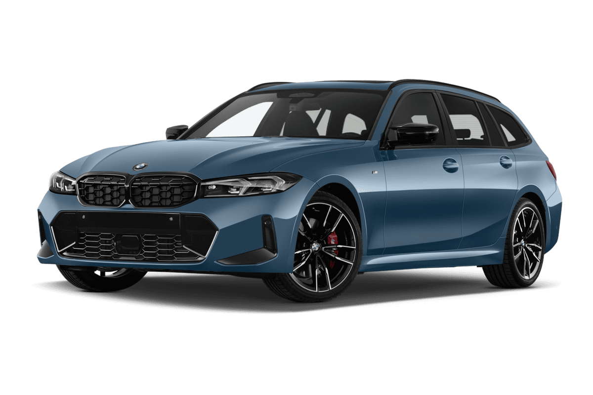 Tiefe, schräge Heckansicht eines BMW 3er Touring, freigestellt