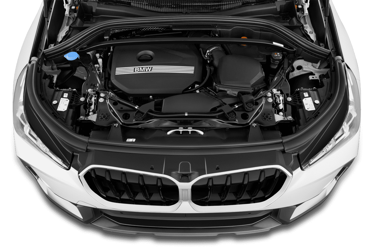 Motorraum eines BMW X1 (KI-generiert)