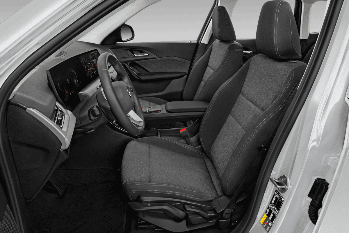 Vordersitze eines BMW X1 Plug-in-Hybrid