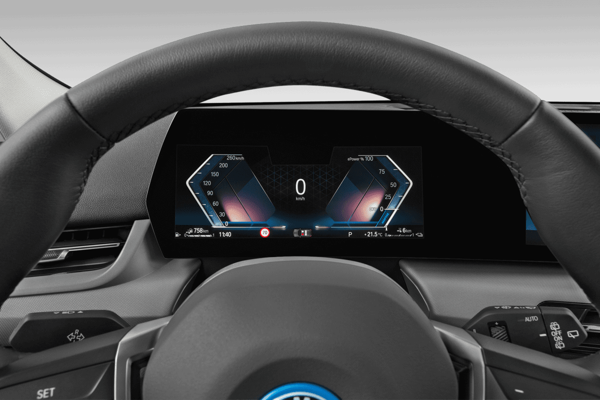 Kombiinstrument eines BMW X1 Plug-in-Hybrid