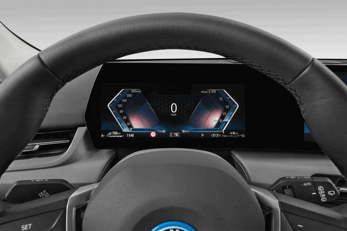 Kombiinstrument eines BMW X1 Plug-in-Hybrid